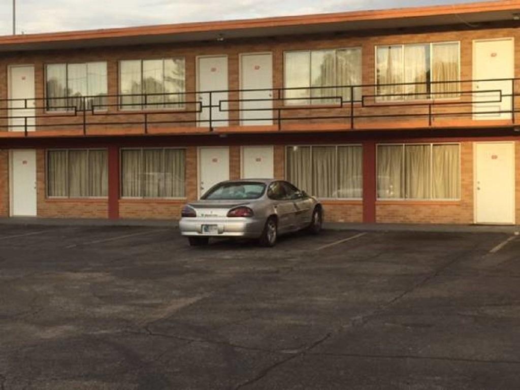Statesman Inn Terre Haute Exterior photo